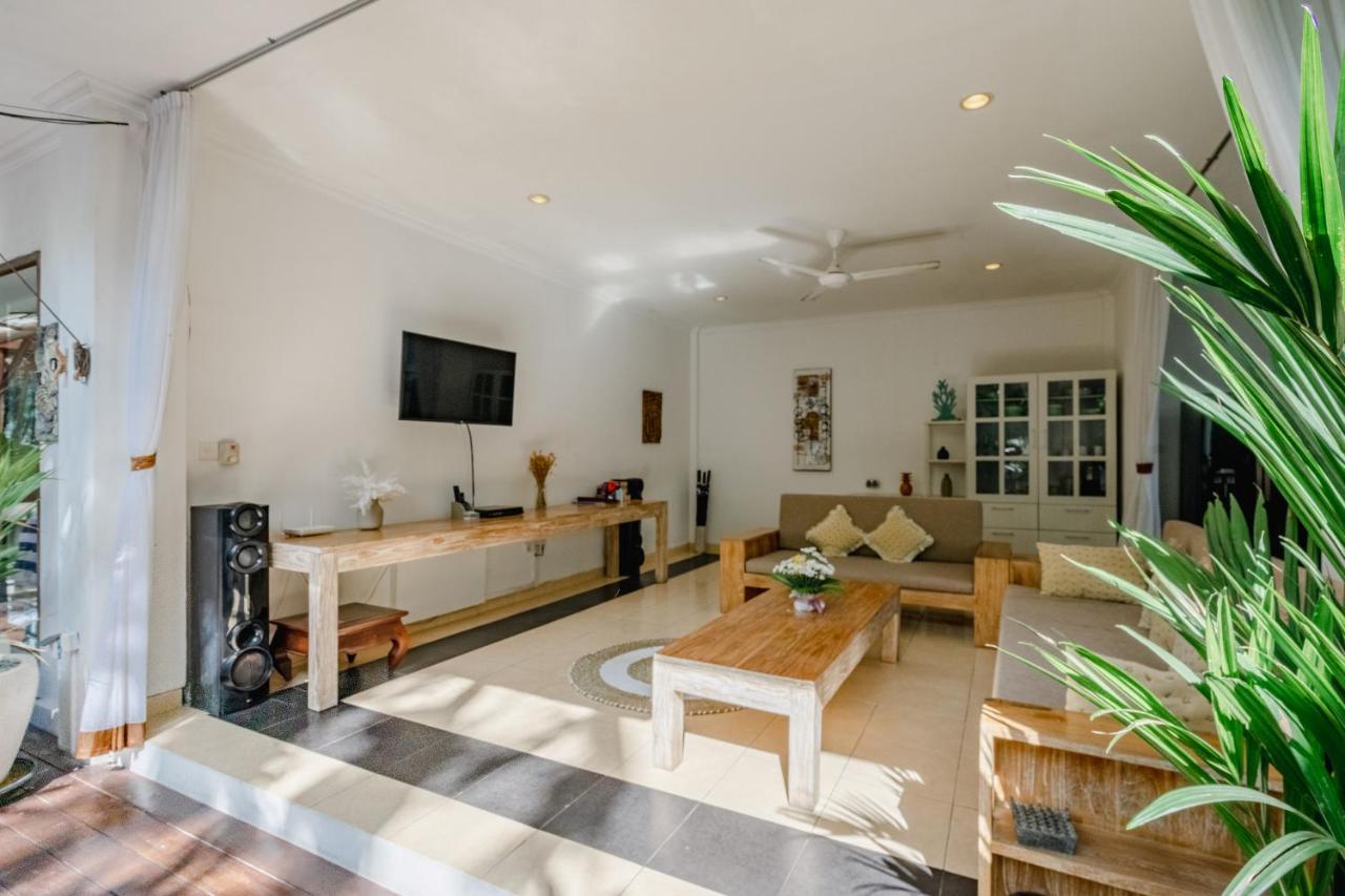 Villa Alleira Seminyak by Best Deals Asia Hospitality Bagian luar foto